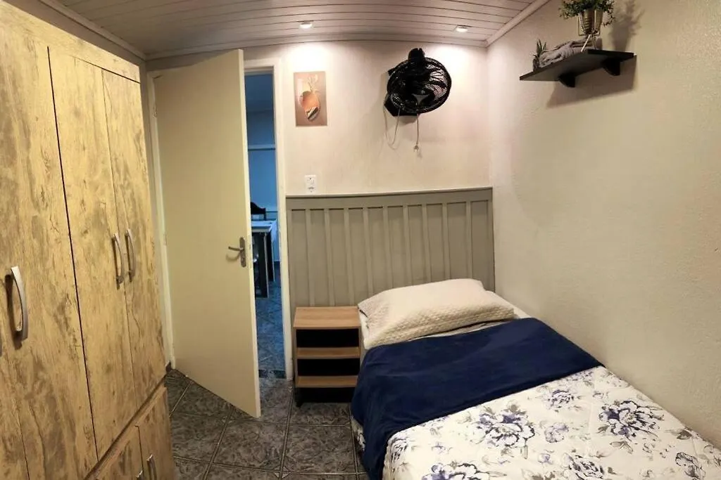 Linda E Ampla Casa Inteira Proxima Ao Centro De Criciumaアパートメント アパート クリシウマ