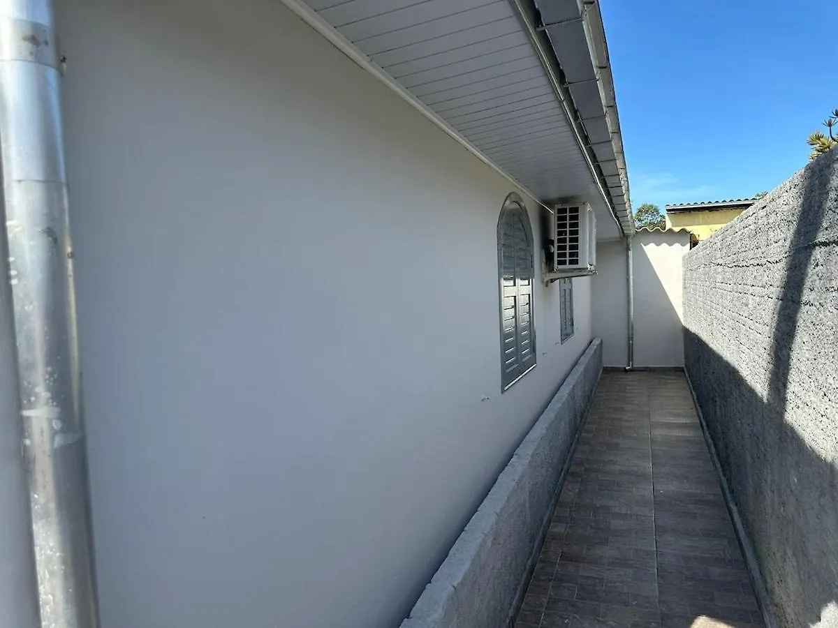 Linda E Ampla Casa Inteira Proxima Ao Centro De Criciumaアパートメント クリシウマ