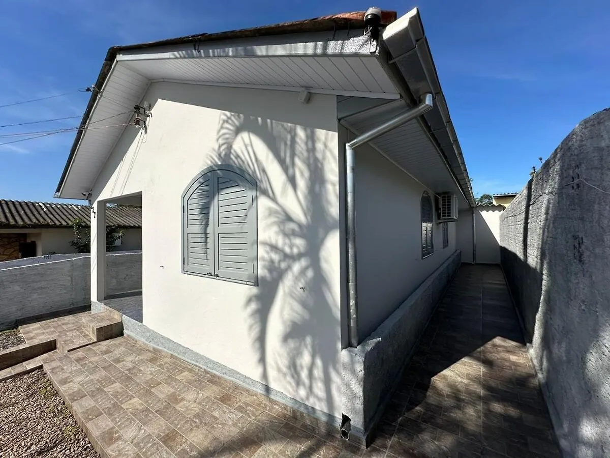 アパート Linda E Ampla Casa Inteira Proxima Ao Centro De Criciumaアパートメント