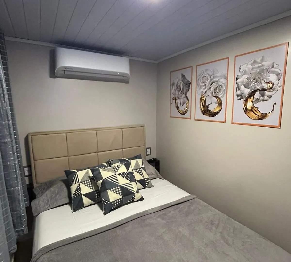 アパート Linda E Ampla Casa Inteira Proxima Ao Centro De Criciumaアパートメント