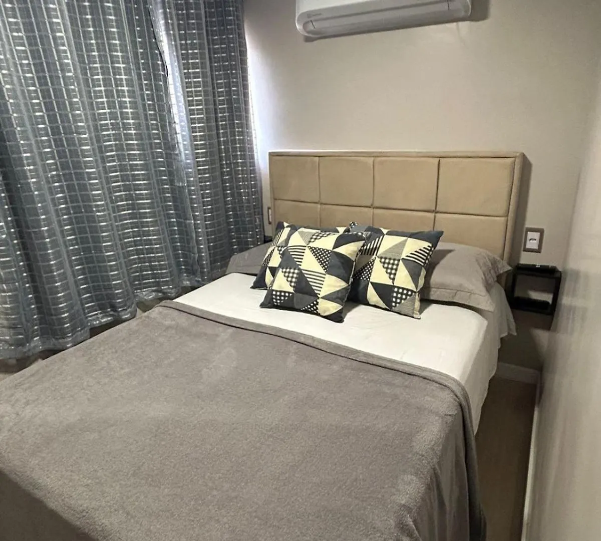 Linda E Ampla Casa Inteira Proxima Ao Centro De Criciumaアパートメント 0*, クリシウマ ブラジル